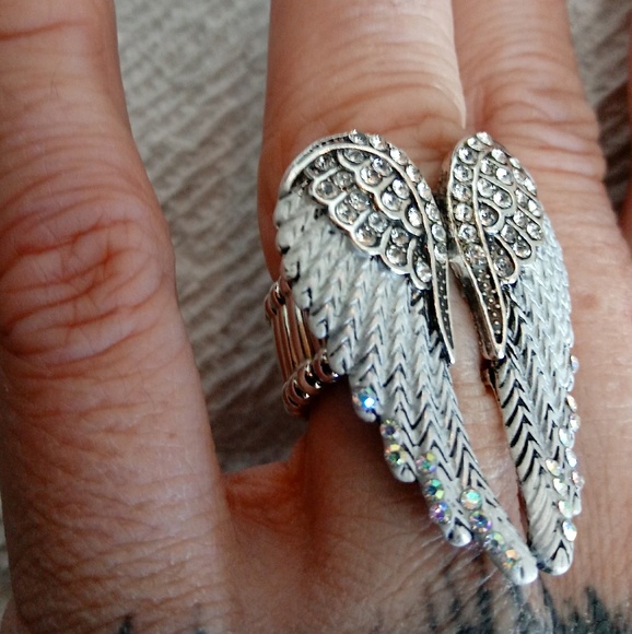 🎅Angel Wings Ring - Picture 2 of 4